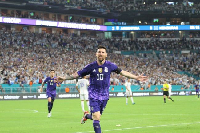 旭仔由时年35岁的张国荣扮演，他在片中穿背心短裤对镜独舞的片段成为了华语影史上的经典，让他拿下金像奖最佳男主之余，也奠定了此后他在王家卫电影中的形象雏形